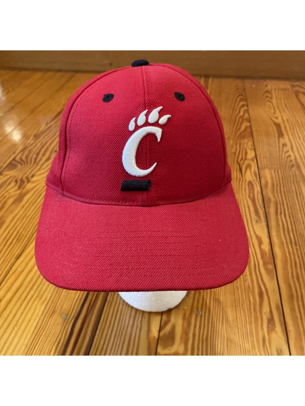 NEW  TOP OF THE WORLD NCAA CINCINNATI BEARCATS FITTED HAT  RED